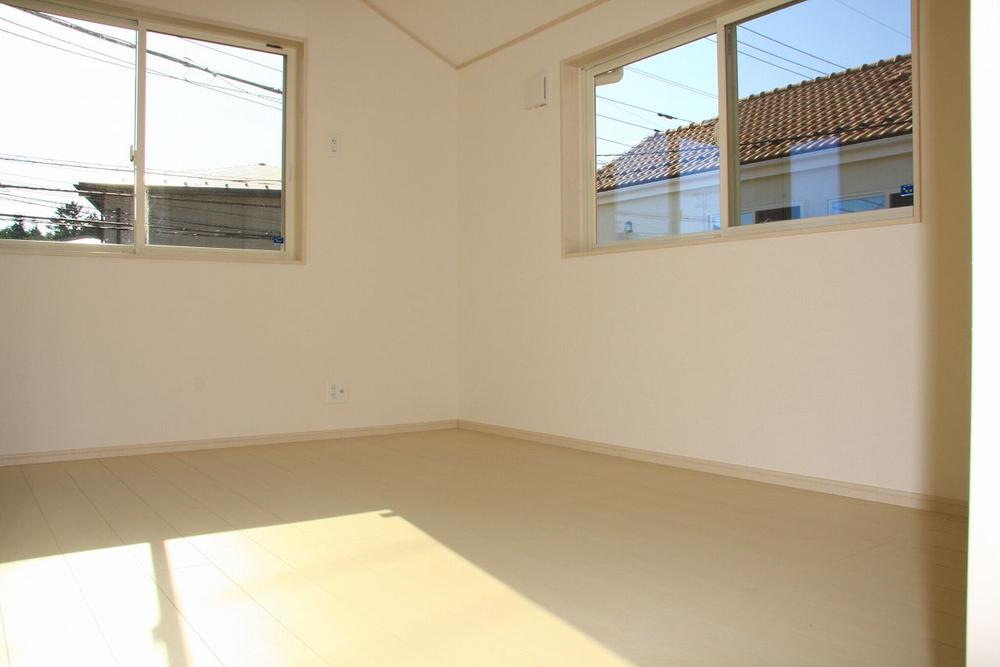 Same specifications photos (Other introspection). Same specifications