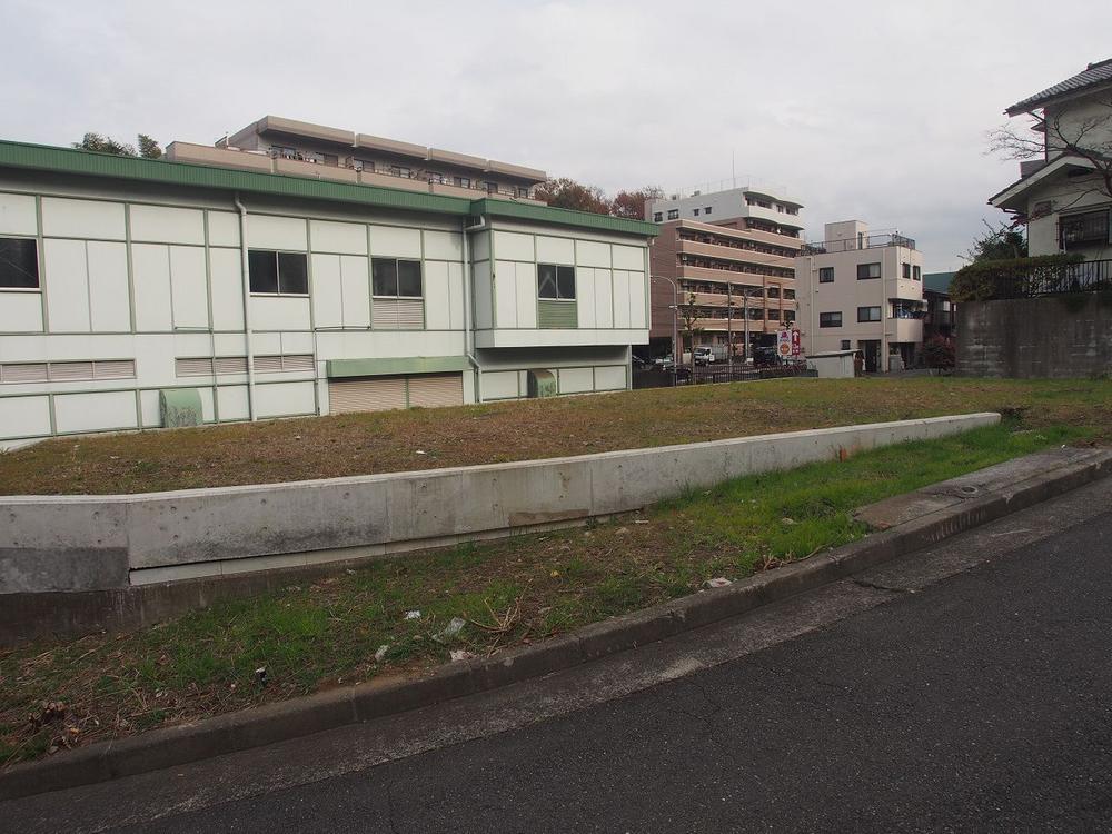 Local photos, including front road. Local (12 May 2013) Shooting