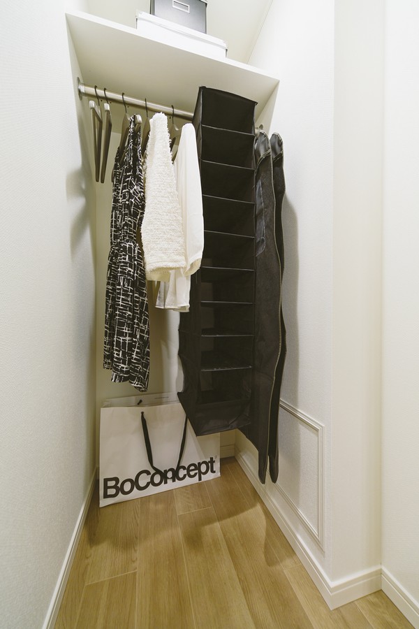 Set up a walk-in closet in the Western-style (1)