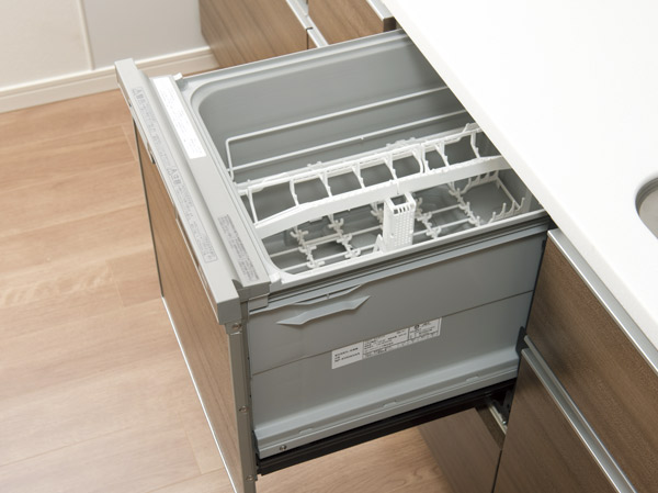 Kitchen.  [Dish washing and drying machine] And out of the tableware is also standard equipped with a dishwasher smooth sliding. And it reduces the time and effort of cleaning up.