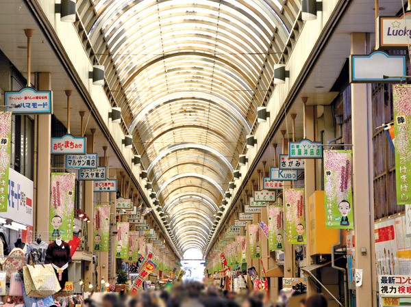 Surrounding environment. Yokohama Bridge trade shop street (about 120m ・ A 2-minute walk)