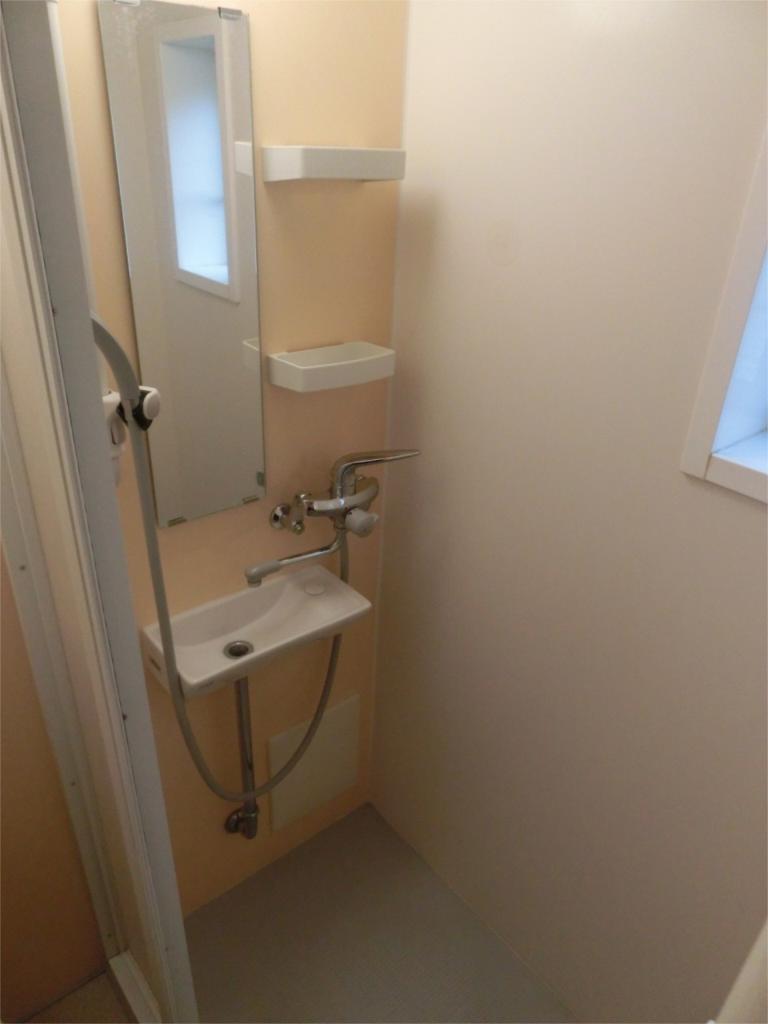 Bath. Shower unit