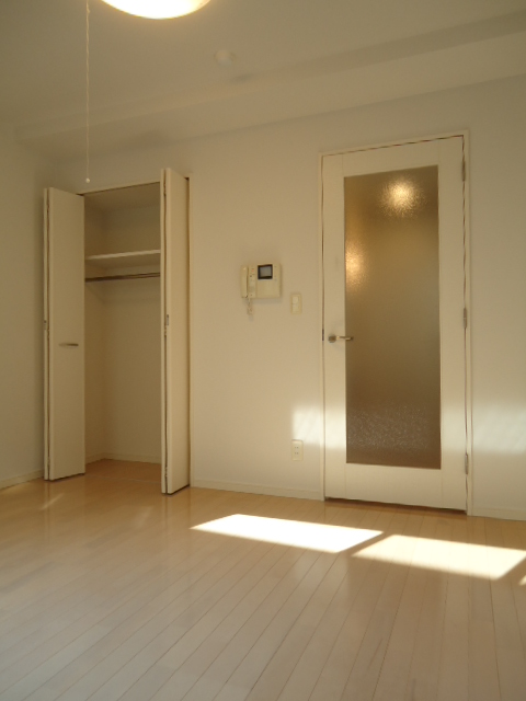 Living and room. Western is. 