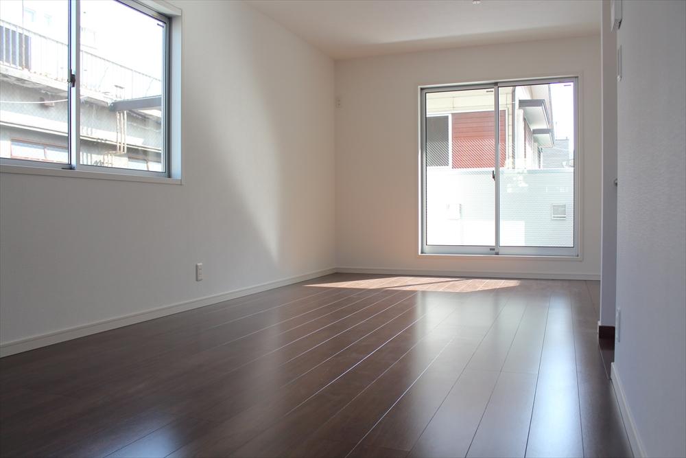 Same specifications photos (living)