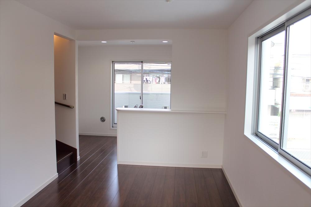 Same specifications photos (Other introspection). dining