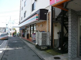 Convenience store. 750m to Seven-Eleven (convenience store)