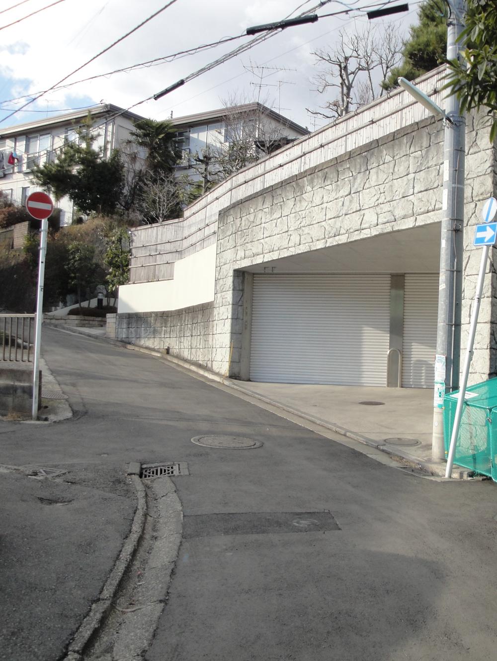 Parking lot. Up to four units can be parking.