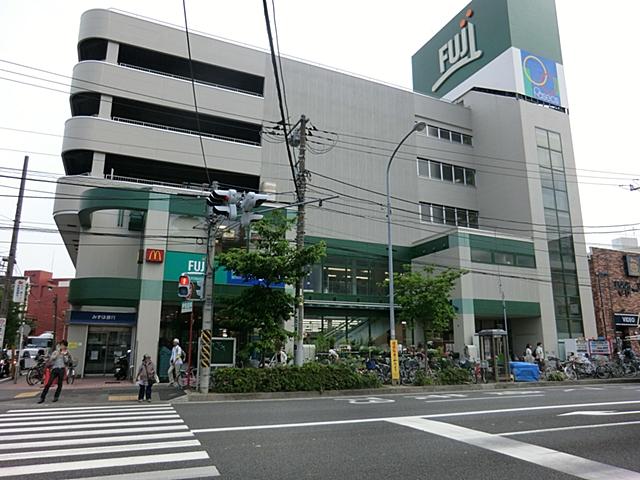 Supermarket. Fuji 973m to Yokohama Minami shop