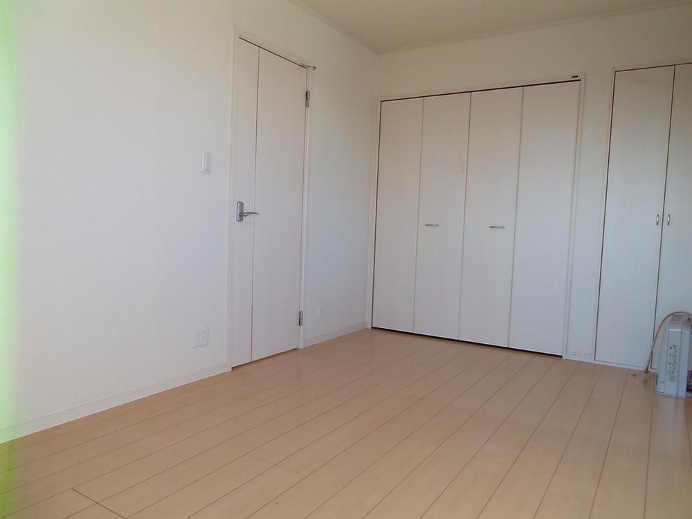 Non-living room. Second floor 6.75 Pledge Western-style