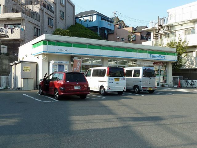 Convenience store. Family Mart (convenience store) to 200m