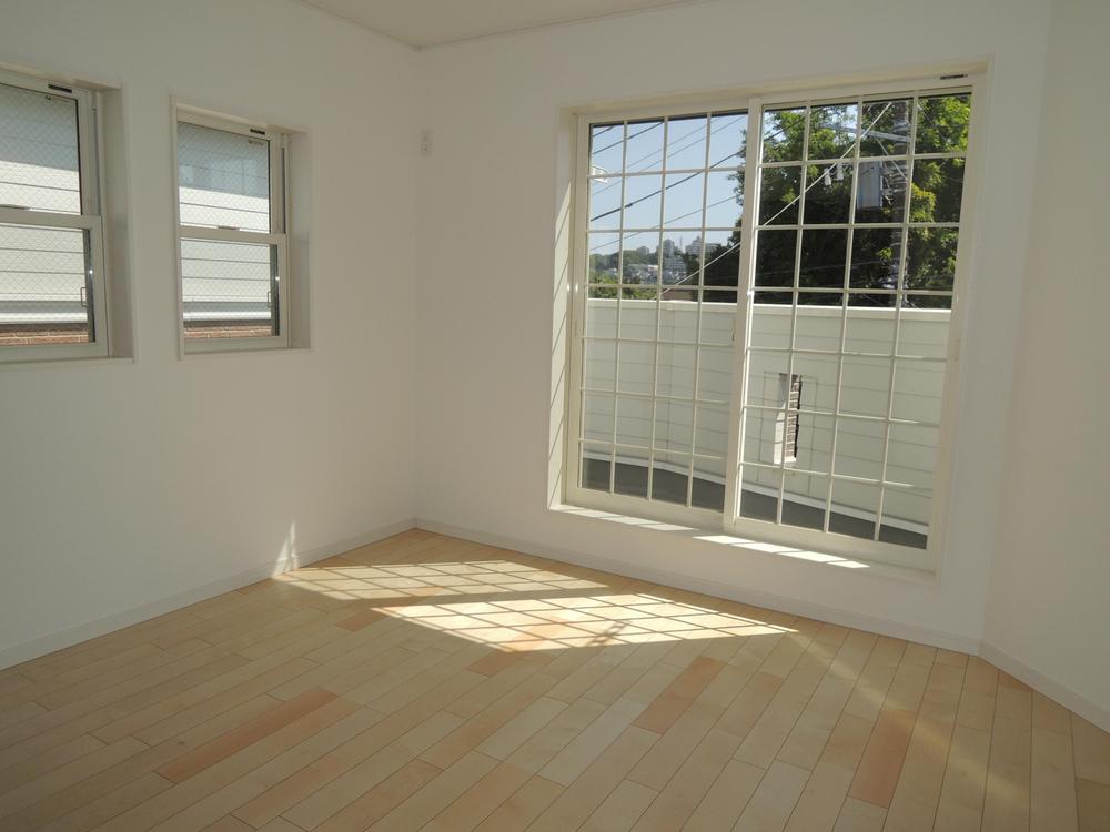 Same specifications photos (Other introspection). Same specifications