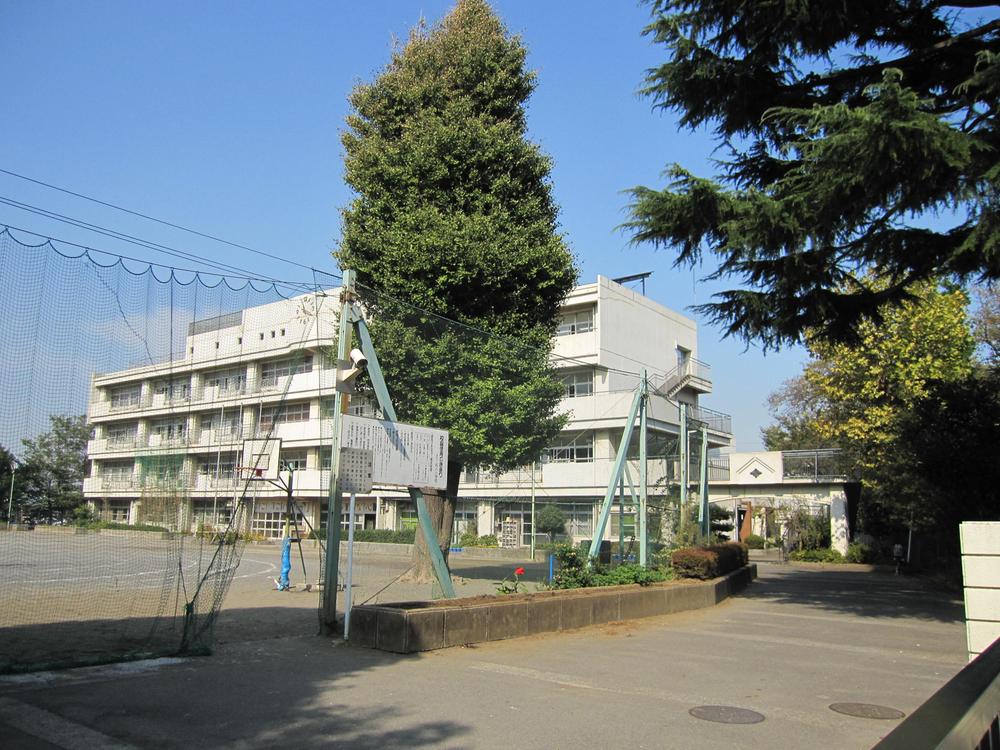 Primary school. 800m to Yokohama City Tateishi River Elementary School