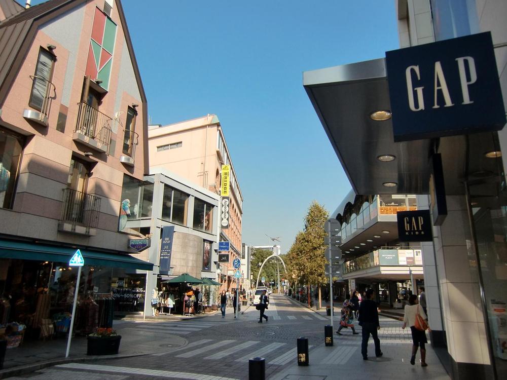 Shopping centre. 1980m until the Motomachi shopping street