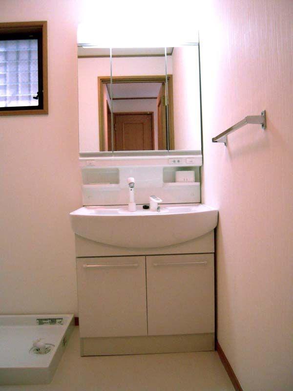 Wash basin, toilet