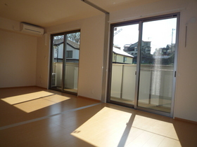 Living and room. Sunny Western-style ・ living