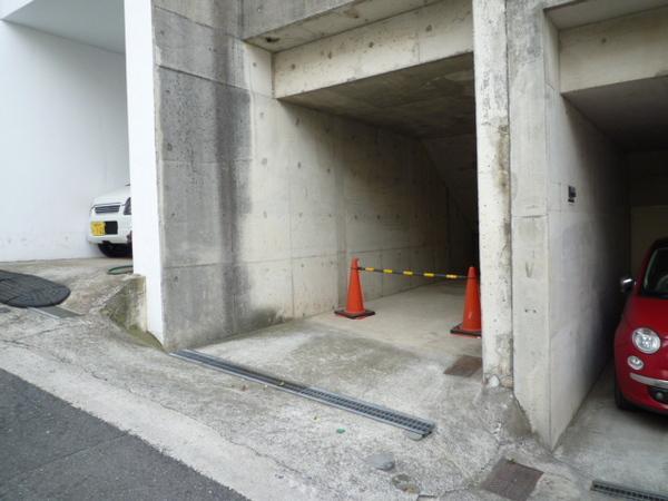 Parking lot