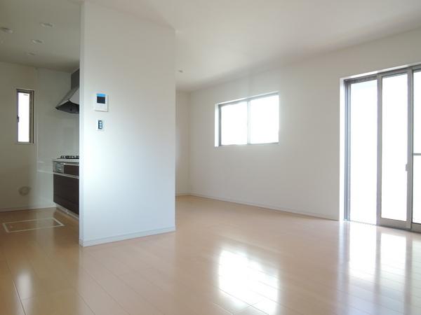 Living. Indoor (1 Building)