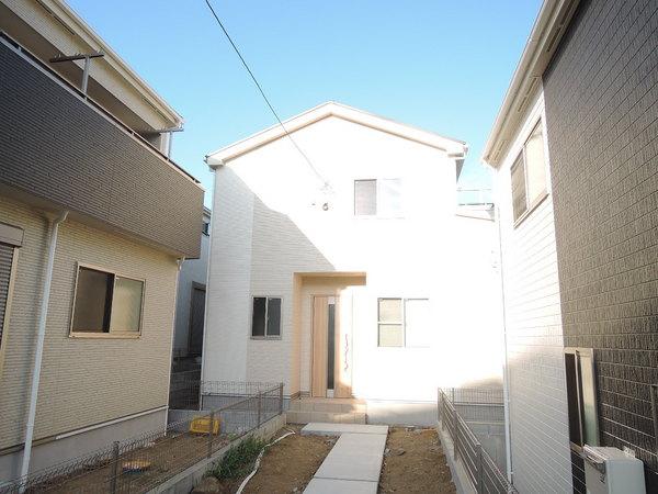 Local appearance photo. Local (5 Building)