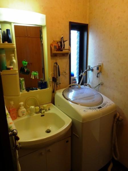 Wash basin, toilet