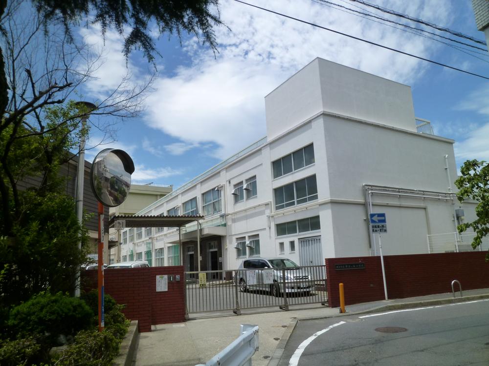 Primary school. Municipal Idoketani Elementary School