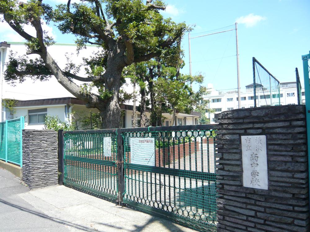 Junior high school. Municipal Minami Junior High School