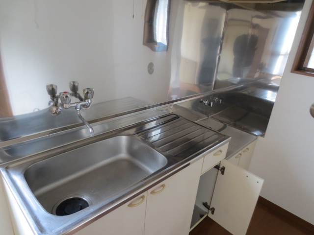 Kitchen. Easy to use with a large sink