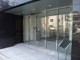 Entrance. A feeling of luxury with auto-lock entrance