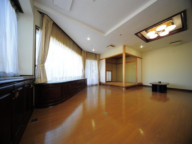 Living. Spacious in the Pledge LDK25