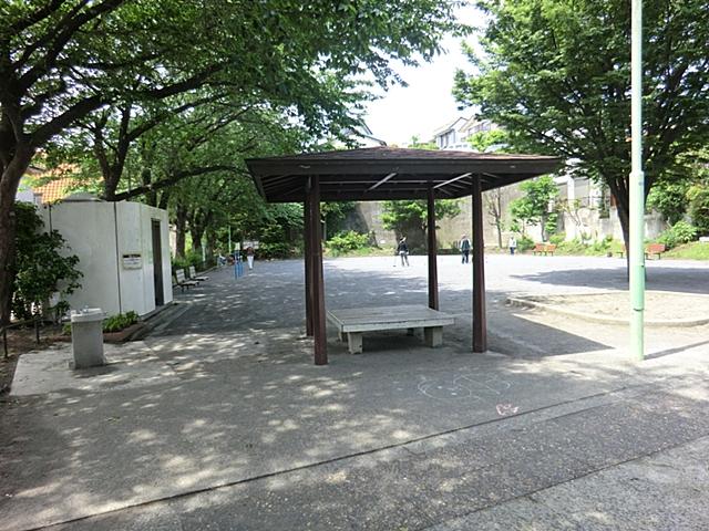park. 340m to Bessho Nakazato park