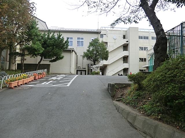 Junior high school. 956m to Yokohama Municipal Minamigaoka junior high school