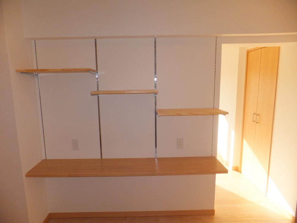 Living. The living, Shelves can adjust the height comes with 3-stage.