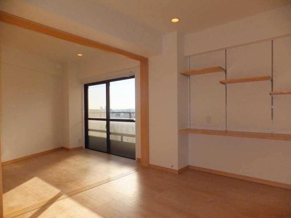 Living. Living and about 7 Pledge Western-style. When Akehanatsu the sliding door, Wider space with a sense of unity.