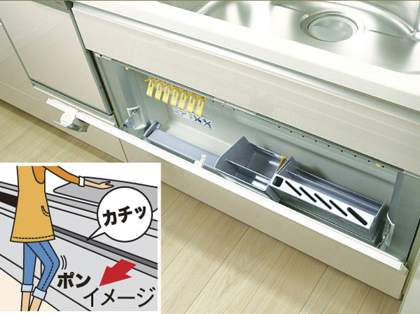 Kitchen.  [Door pocket] To sink under the, Equipped with a door pocket can be stored together cookware, such as a knife or spatula. To open the pocket simply by pressing the door, When your hands are wet, It can be opened in the back of the hand and knee.   ※ A type will be placed under a gas stove.