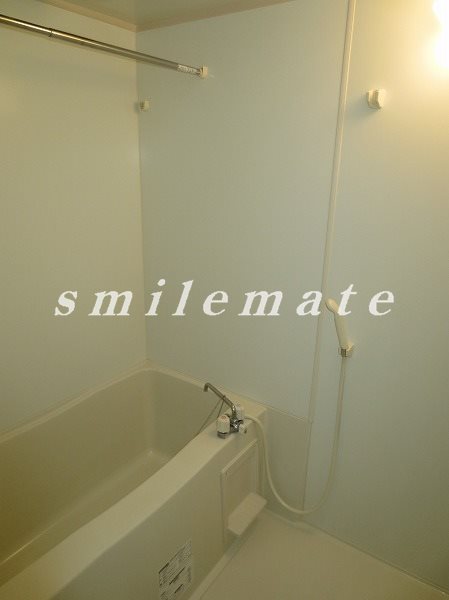 Bath. The photograph is a reference photograph same by Property Room No.