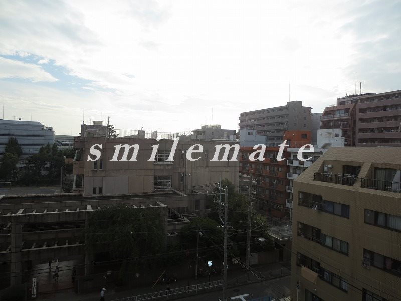 View. The photograph is a reference photograph same by Property Room No.