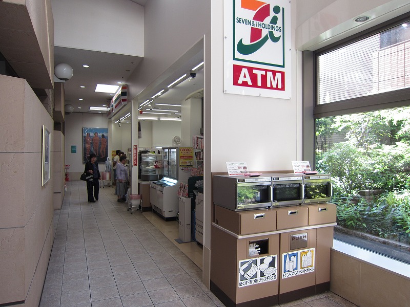 Convenience store. Seven-Eleven Yokohama City University Center Hospital store up (convenience store) 495m