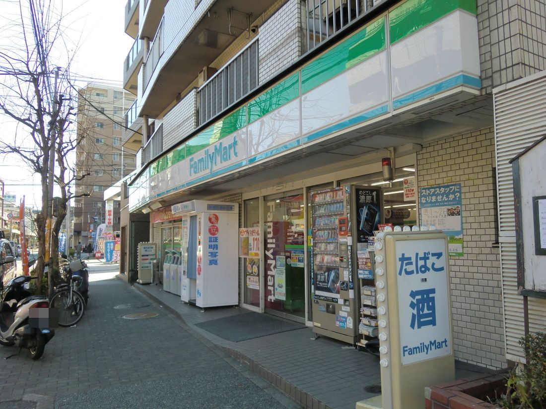 Convenience store. FamilyMart Yokohama Shukumachi store up (convenience store) 110m