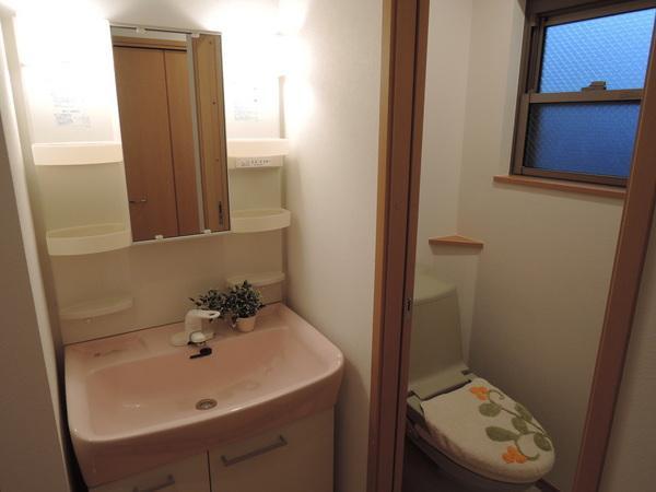 Wash basin, toilet. Interior