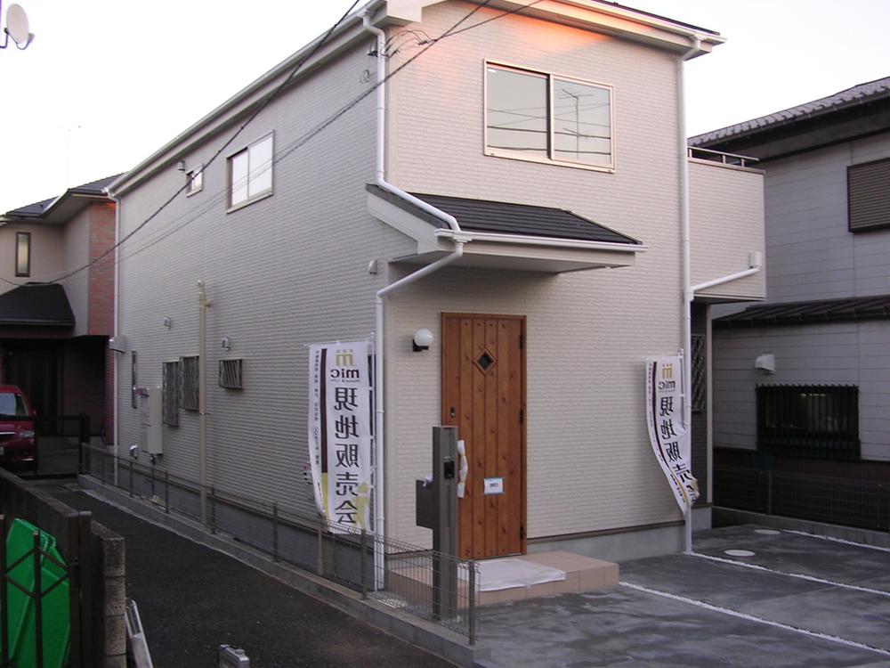 Local appearance photo. Local (12 May 2013) Shooting