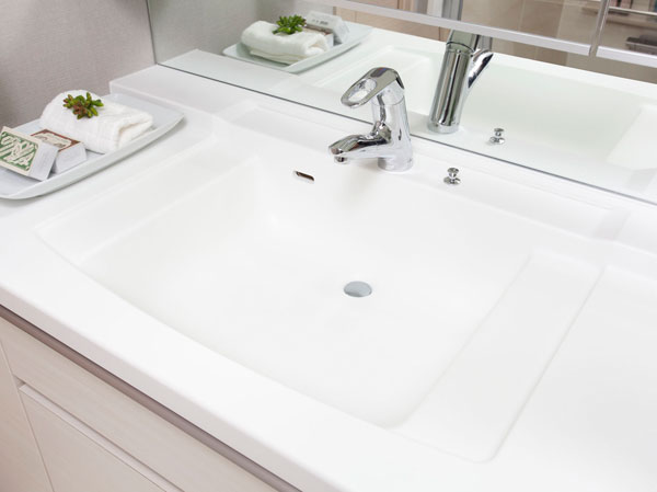 Bathing-wash room.  [Clean bowl] "Clean bowl" of your easy-care integrated counter that devised the shape of the bowl and the counter.