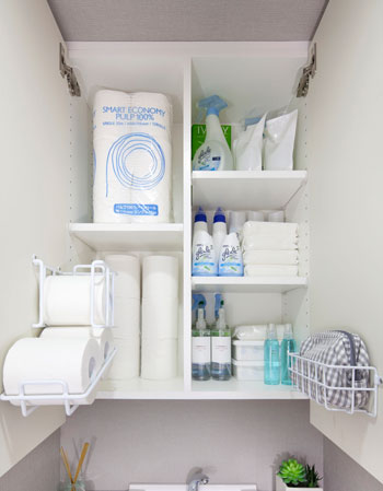Receipt.  [Torretta cabinet] Long hanging cupboard with increased storage capacity and flexibility. The toilet paper roll 12 can be stored for each bag, Tobiraura is toilet storage that can be taken out and left toilet paper sitting in the pocket.