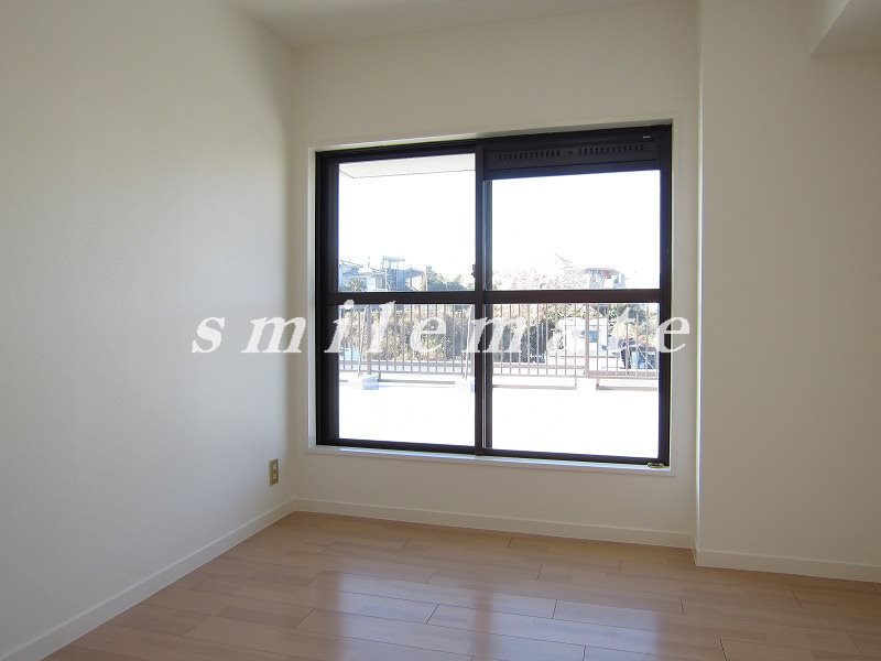 Other room space. Renovation already clean room