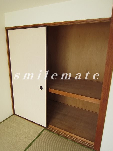 Receipt. There is also a closet of storage capacity with plenty!