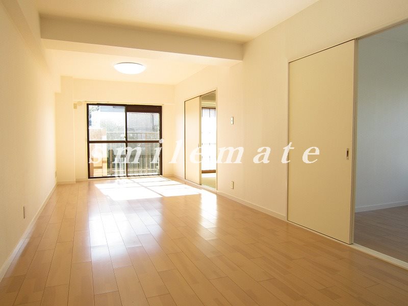 Living and room. It is a feeling of opening full of LDK day preeminent!