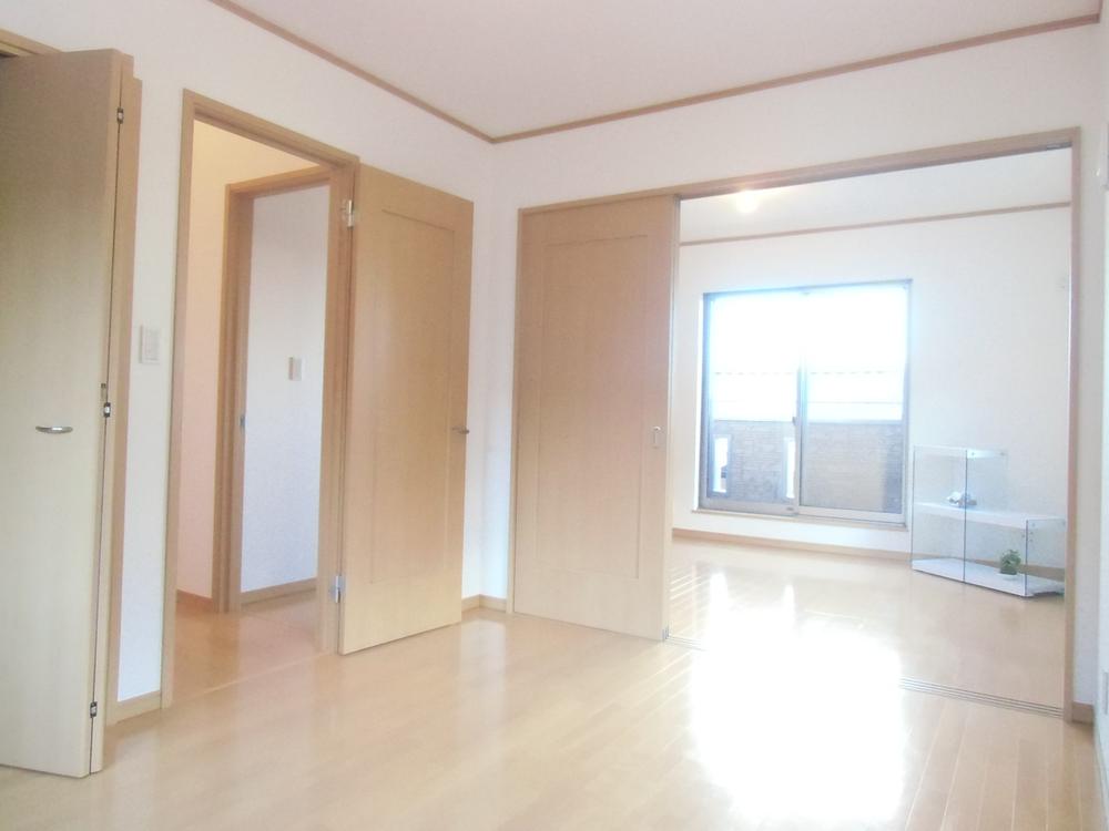 Non-living room. In the space of 12 tatami and to open the partition