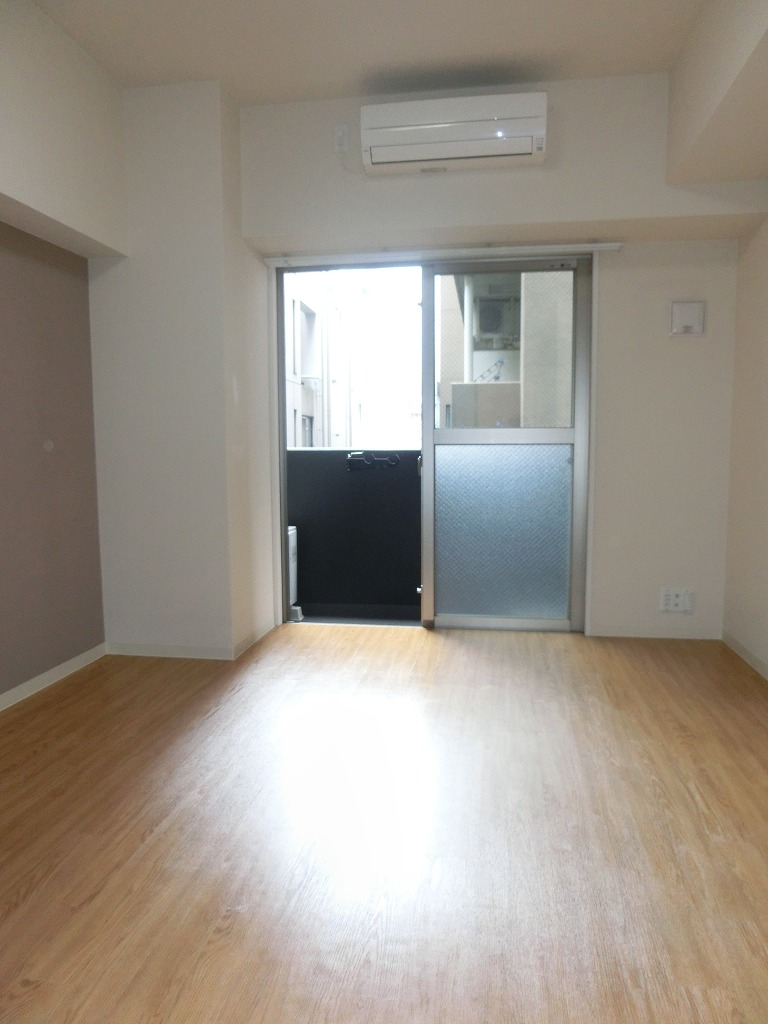 Living and room. South-facing room