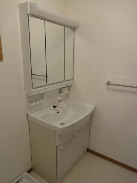 Wash basin, toilet