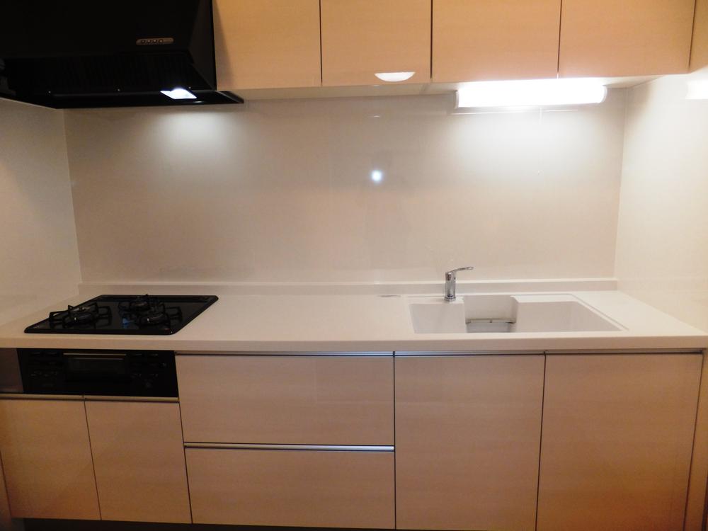 Kitchen. System kitchen new exchange already. Kitchen with a clean feeling in bright colors.