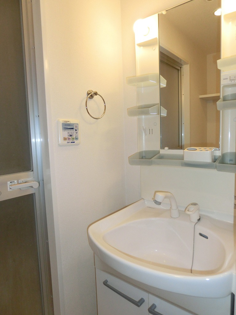 Washroom. Popular independent wash basin