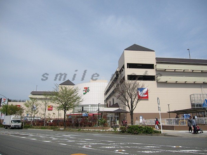 Shopping centre. Ito-Yokado Honmoku store up to (shopping center) 259m